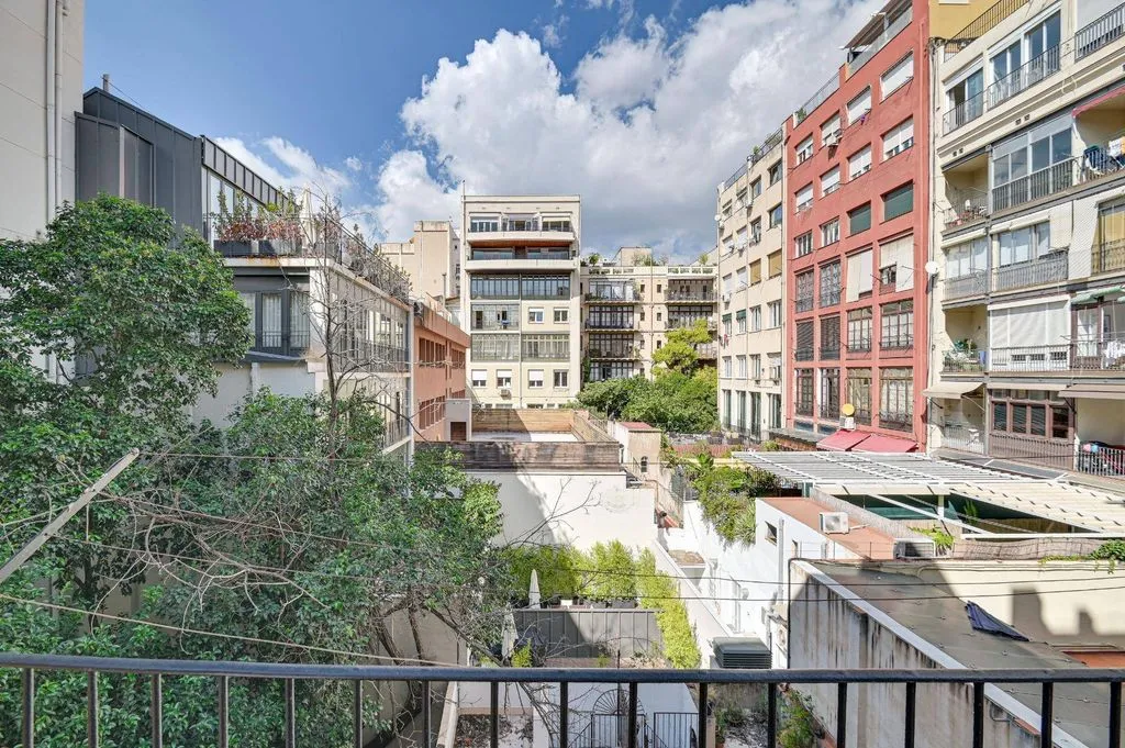 Rõdu - Luxury Apartment for Renovation in Eixample, Barcelona