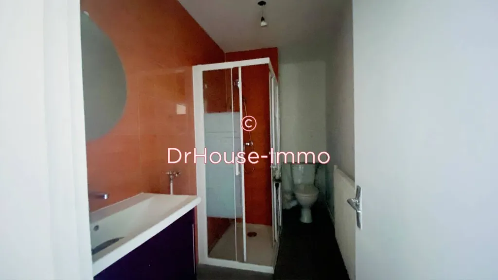 Salles de bain - Appartement Rénové avec Balcon à Vougy