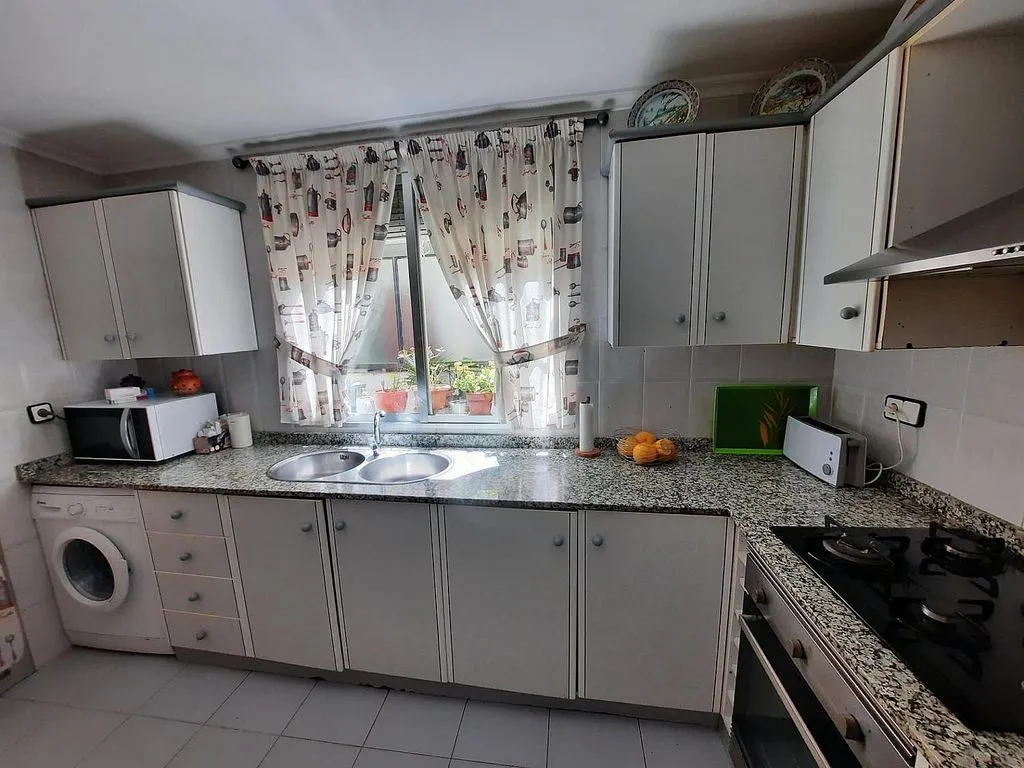 Cuisine - Apartment with Garage and Air Conditioning in Almansa
