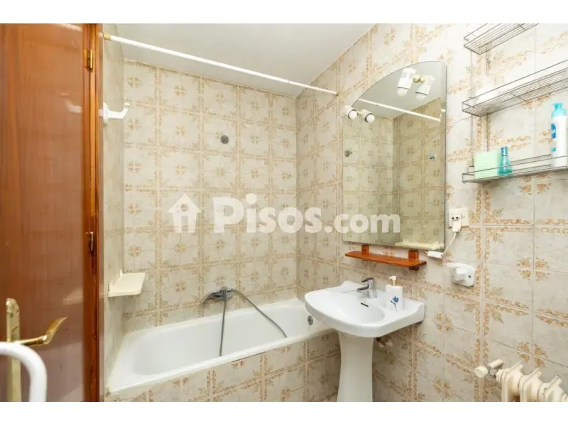 Vannitoad - Student Flat with Balcony in Calle San Pablo