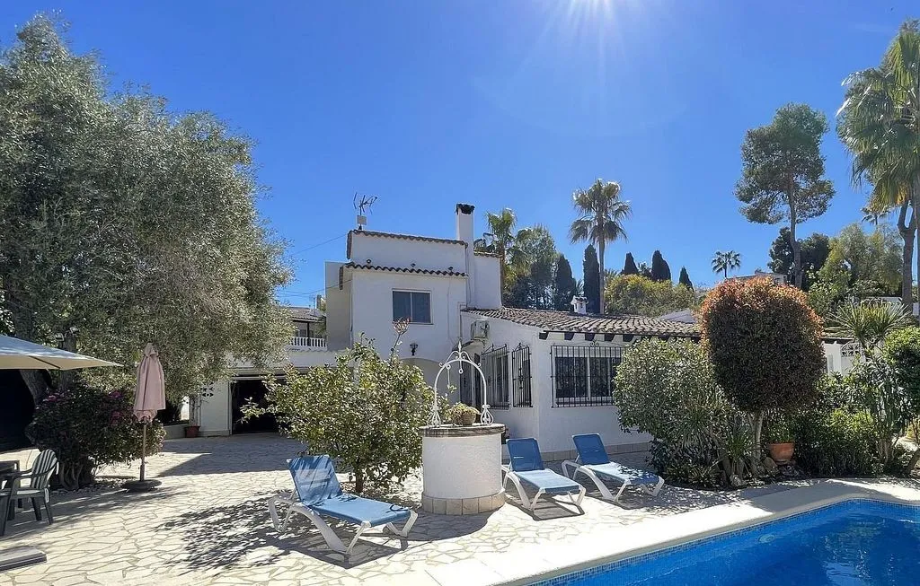 Pool - Villa with Pool and Terrace in El Portet