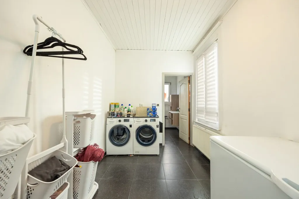 Pesuköök - Spacious House with Garden to Refresh in Nice
