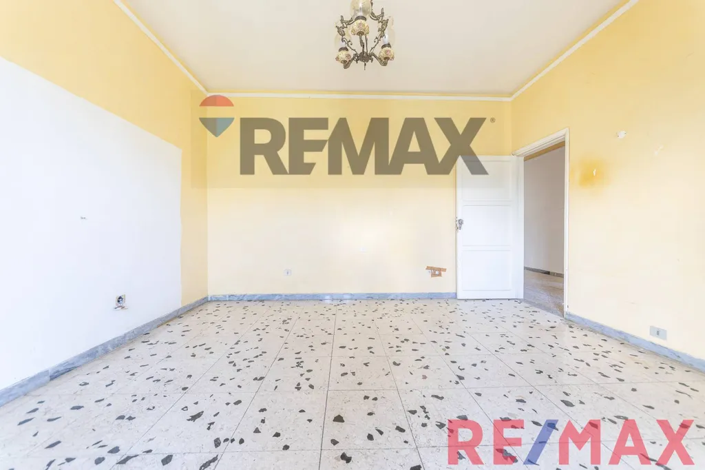 Pièces - Apartment with 50m² Cellar in Sonnino