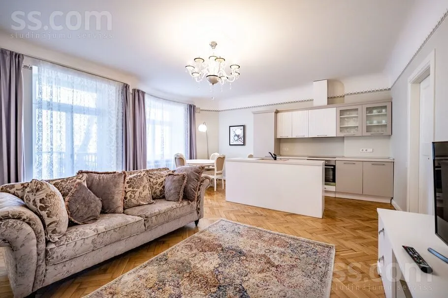 Elutuba - Art Nouveau Flat with Balcony in Riga Centre