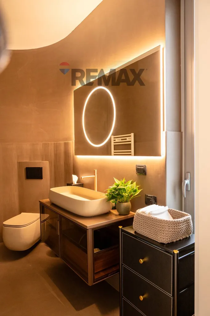 Salles de bain - Designer Loft with Private Garden in Busto Arsizio