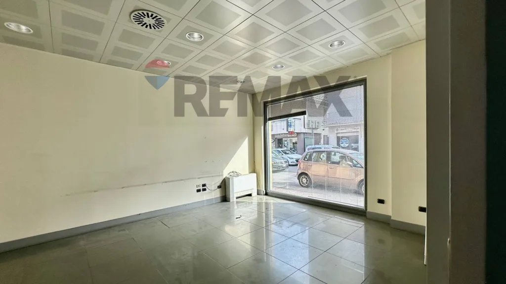 Toad - Commercial Space with 3 Vitrines in Riccione