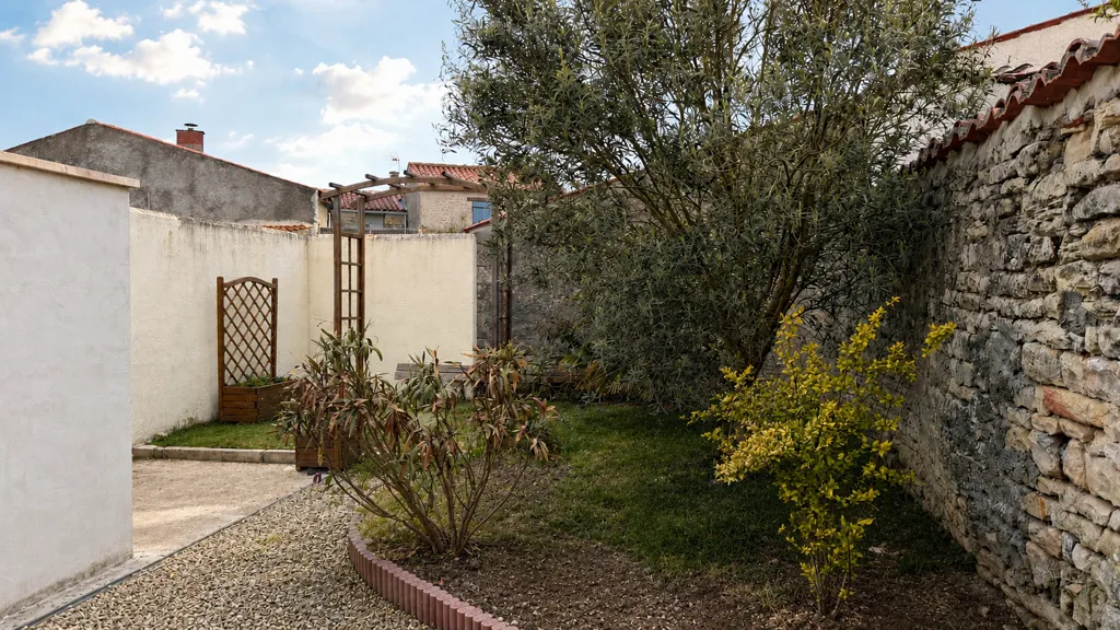 Jardin - Maison avec Jardin et Garage à Andilly