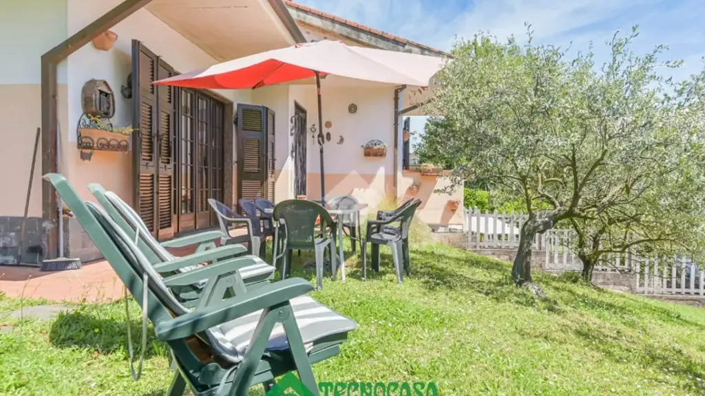 Terrass - Villa with Private Garden in Aulla