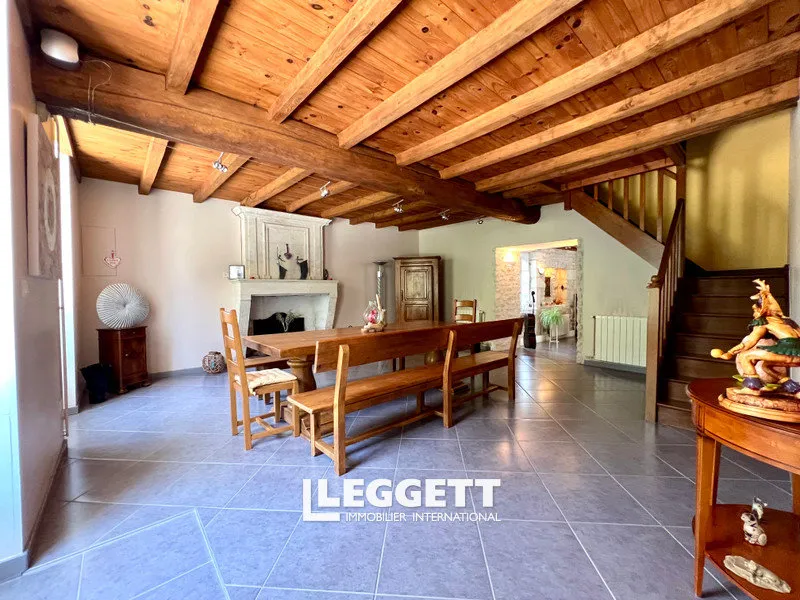 Salle à manger - Maison avec Piscine et Gîte à Courcoury