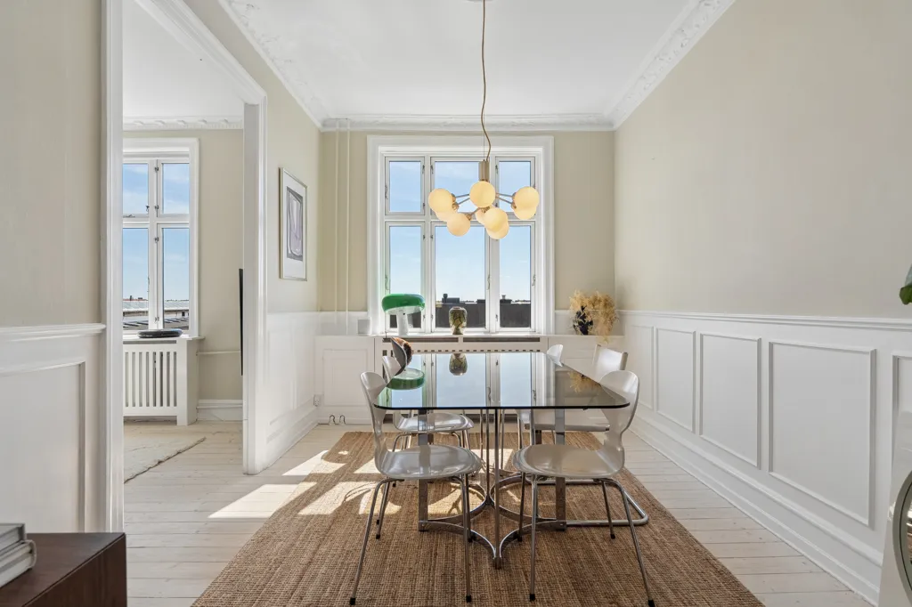 Dining Room - Charming Flat with City View in Valby