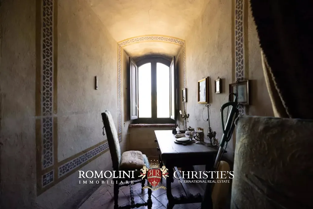 Kabinet - Medieval Castle with Panoramic Views in Val d'Orcia