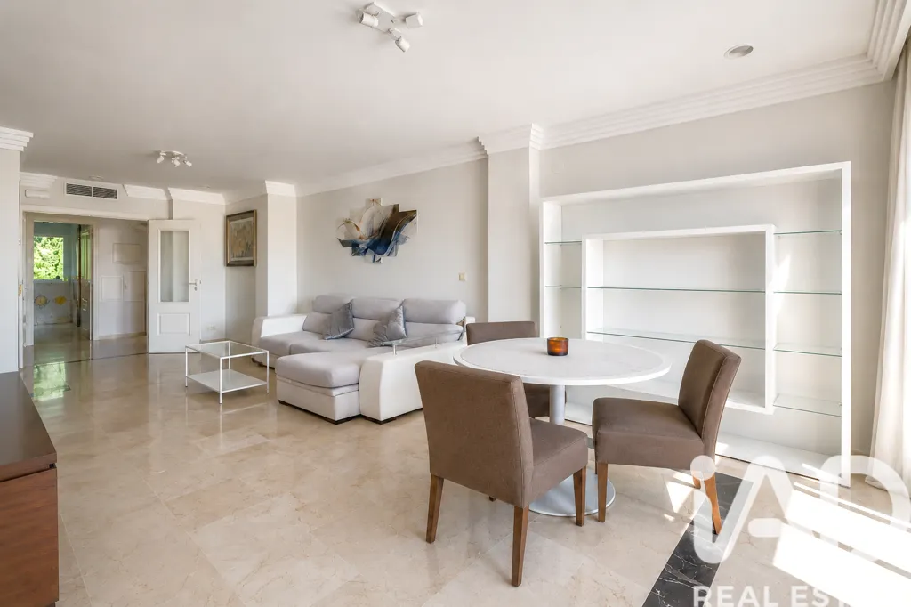 Séjour - 2-Bed Apartment with South Terrace in Río Real Golf, Marbella