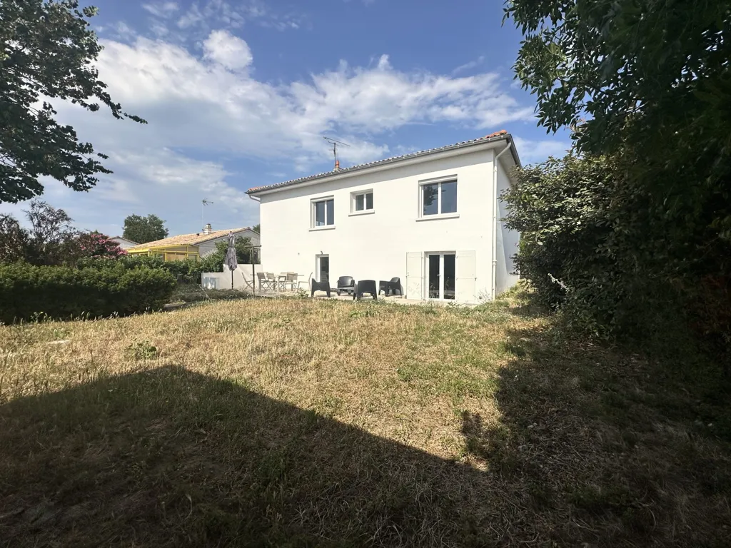 Aed - Rear-Accessed House with Garden in La Jarne
