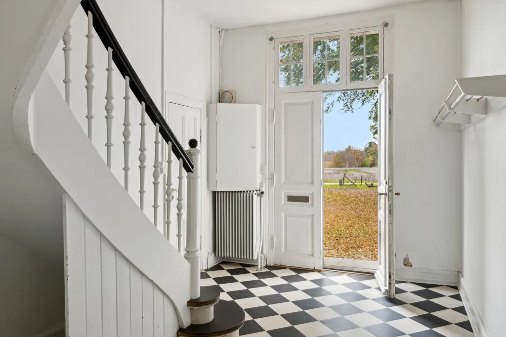 Esik - Renovated Rectory with Forest View in Hvedstrup