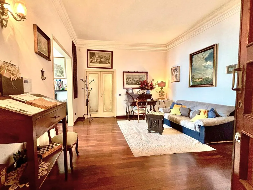 Elutuba - Spacious Apartment with Balcony in Florence