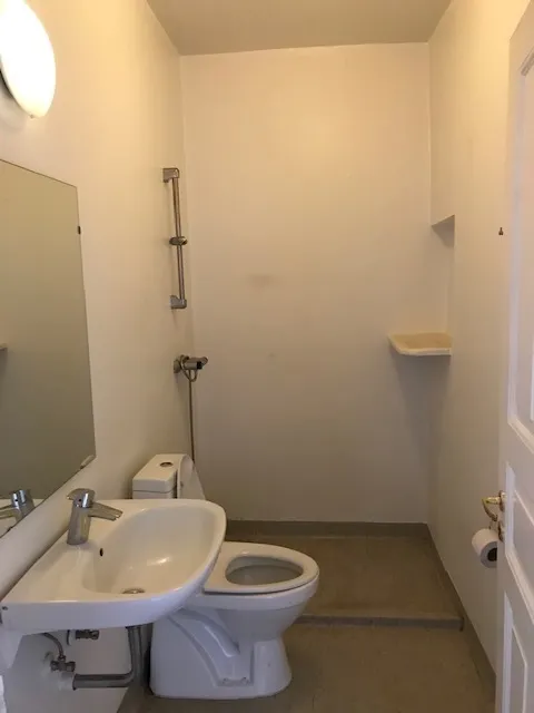 Salles de bain - Renovated 2-Bedroom Flat in Balle