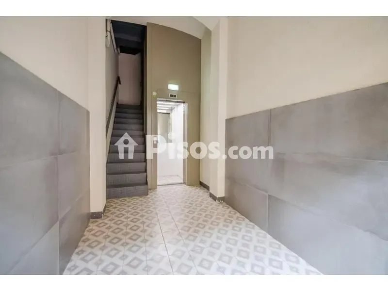 Esik - Spacious Apartment with Modern Kitchen in Girona