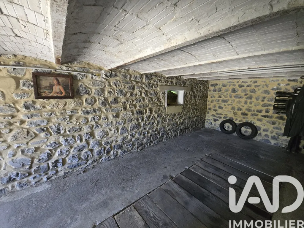 Pièces - Maison en Pierre avec Jardin à Alès