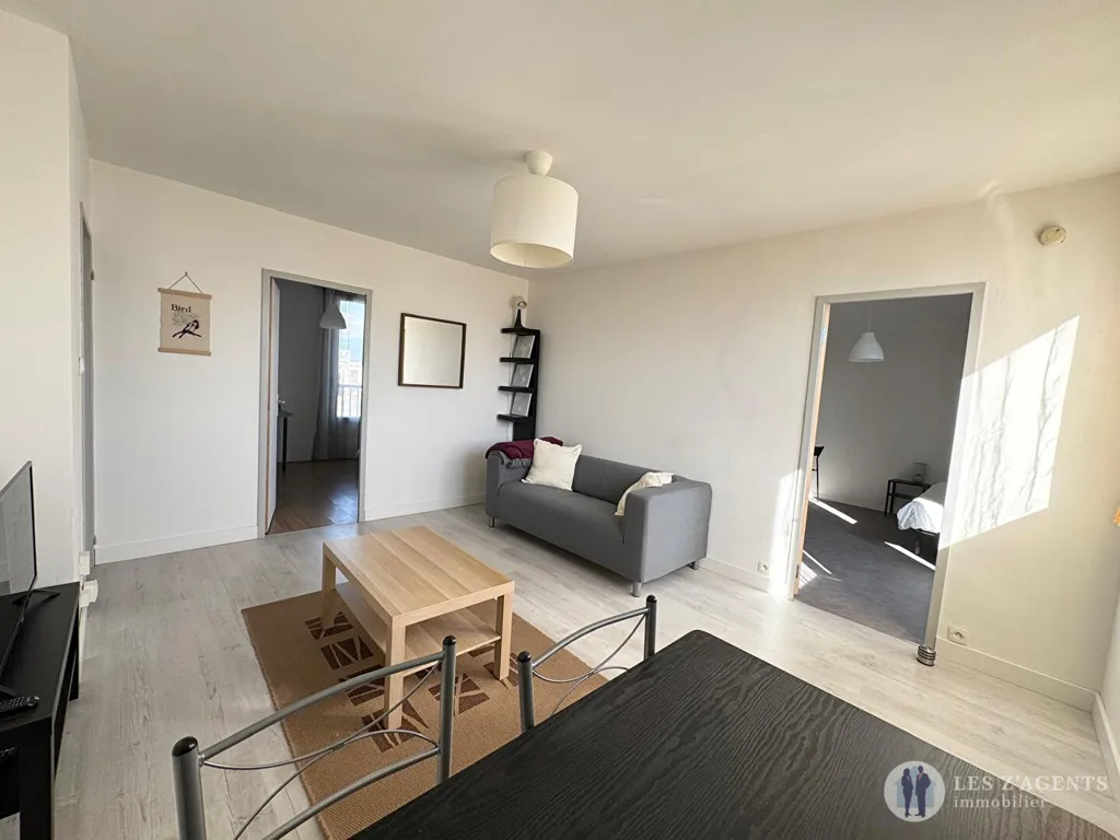 Living Room - Meubled 4-Bedroom Apartment with View in Saint-Martin-d'Hères