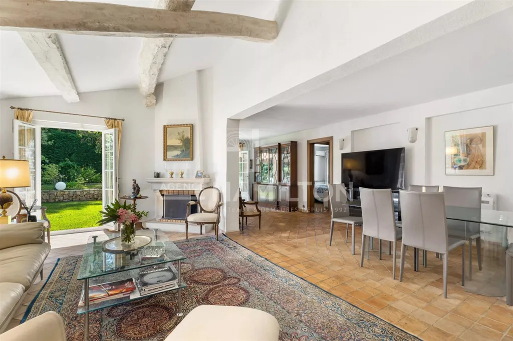 Séjour - Villa Luxueuse avec Piscine à Châteauneuf-Grasse