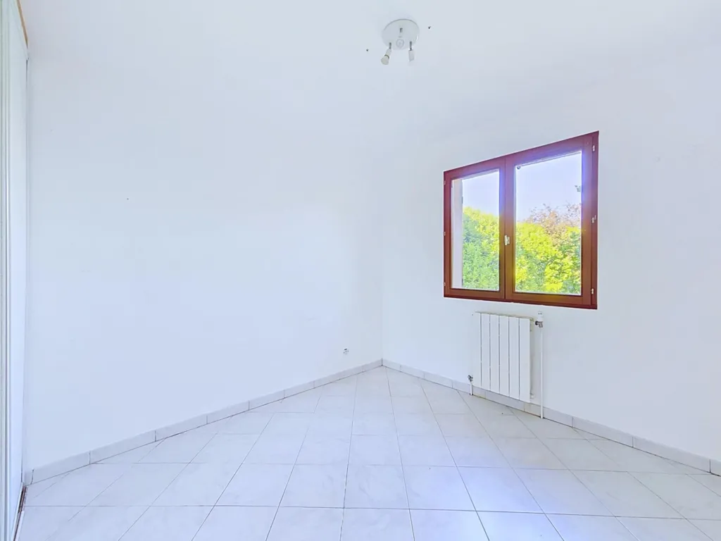 Stanze - House with Complete Basement in Grenay