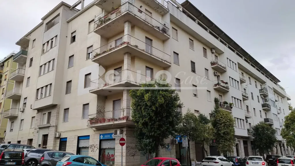 Välivaade - Three-Bedroom Apartment, Corner Location in Cosenza