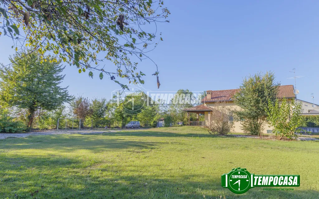 Jardin - Modern Villa with Garden in Piacenza