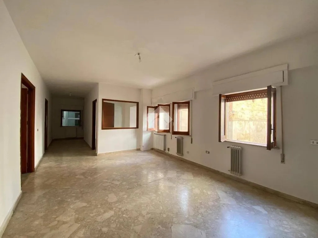 Toad - Office Space with Balcony in Marsala