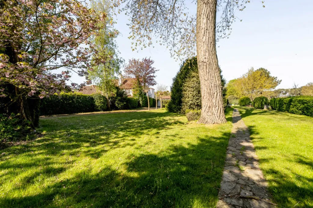 Giardino - Renovation-Ready House with Golf View in Knokke-Heist