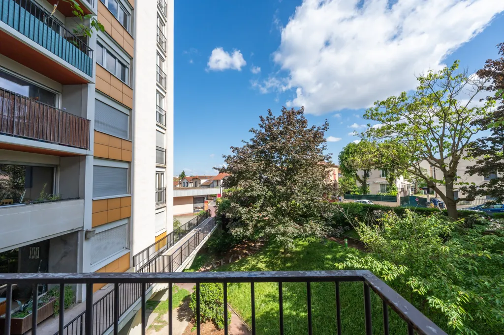Balcone - 2-Bedroom Apartment with Balcony in Cachan