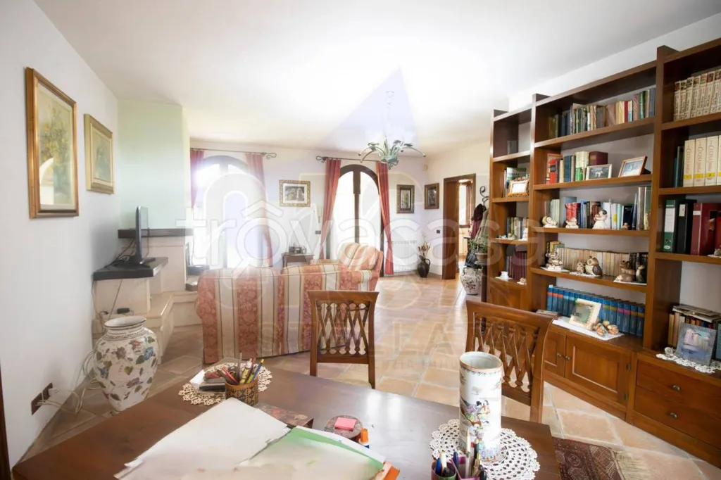 Bureau - Rustic Villa with Garden in Riva del Po