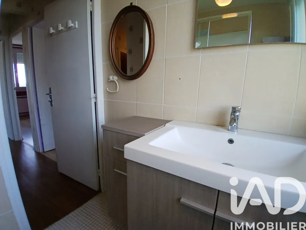 Salles de bain - Maison Familiale avec Terrasse à Pleaux