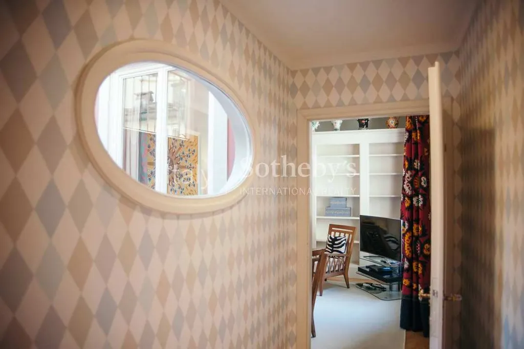 Esik - Renovated Apartment with Terrace in Oltrarno