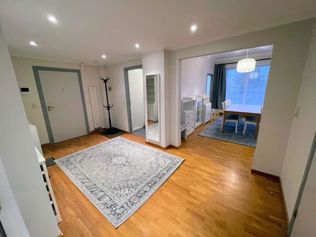 Entrée - Appartement Élégant avec Terrasse dans le Quartier des Ambassades