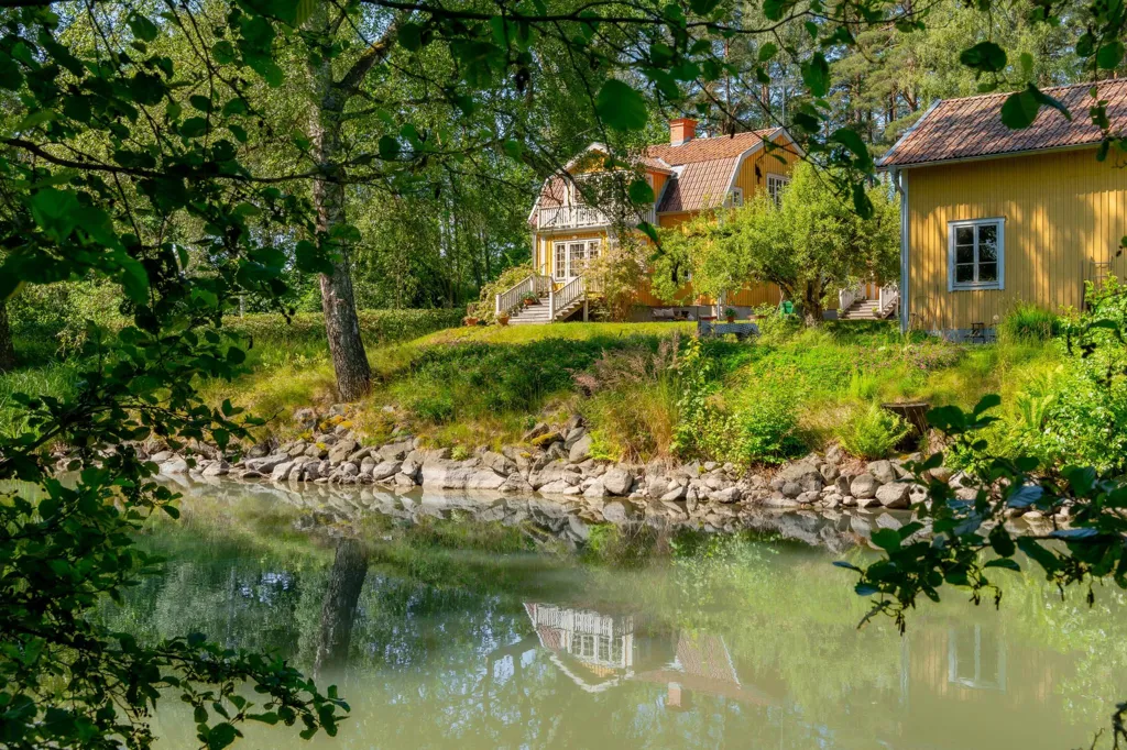 Jardin - Historic House with River View in Södermanland