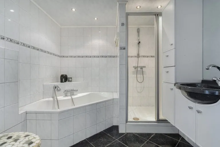 Salles de bain - Semi-detached House with Rooftop Terrace in Hardenberg