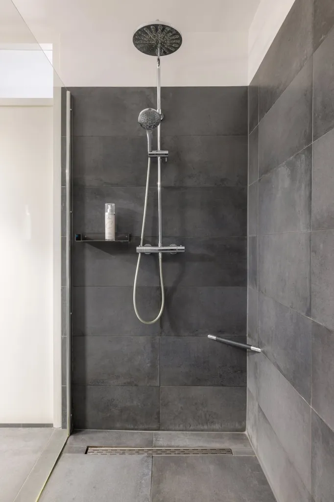 Bathrooms - Galerie Flat with Terrace in Eindhoven Centre