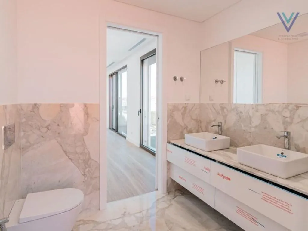 Vannitoad - New 4-Bedroom House with Pool in Cascais