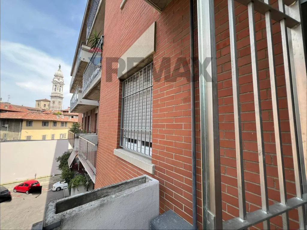 Balcone - Trilocale con balconi nel centro di Bergamo
