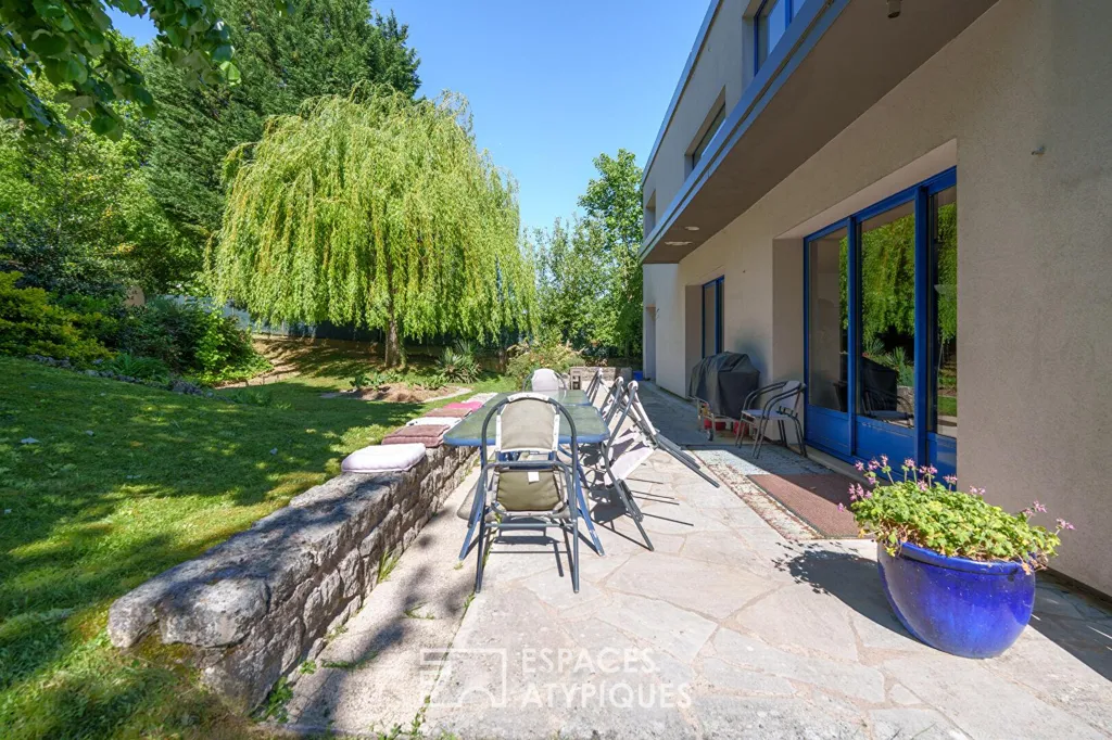 Terrass - Architectural Brutalist House with Panoramic Terrace