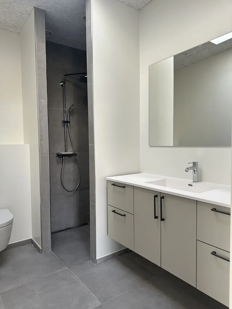 Salles de bain - Modern Apartments with Balcony in Vester Nebel