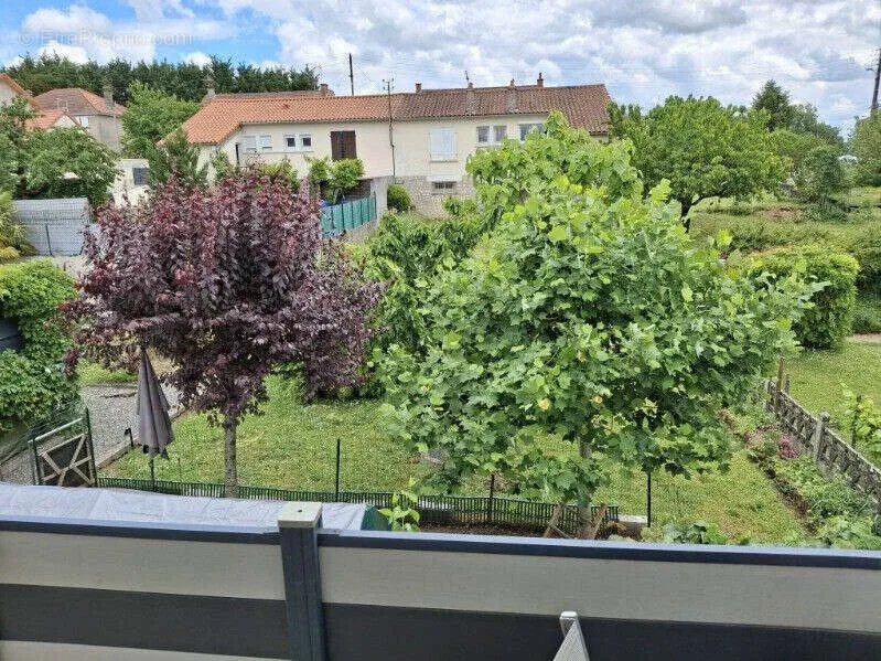 Giardino - 1963 Stone House with Balcony in Civray