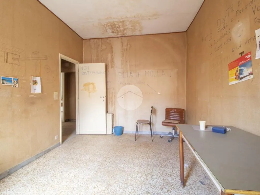 Kabinet - 3-Room Apartment with Balcony in Moricone