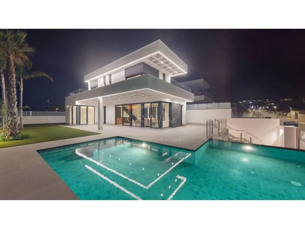 Luxury Villa with Infinity Pool in Finestrat