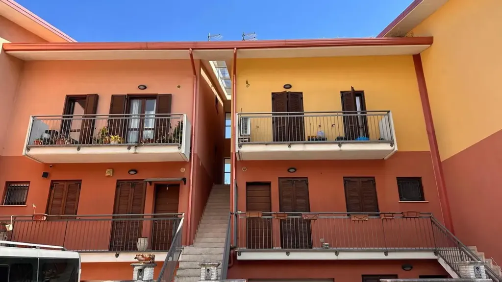 Välivaade - Twin-Storey Apartment with Balcony in Avezzano