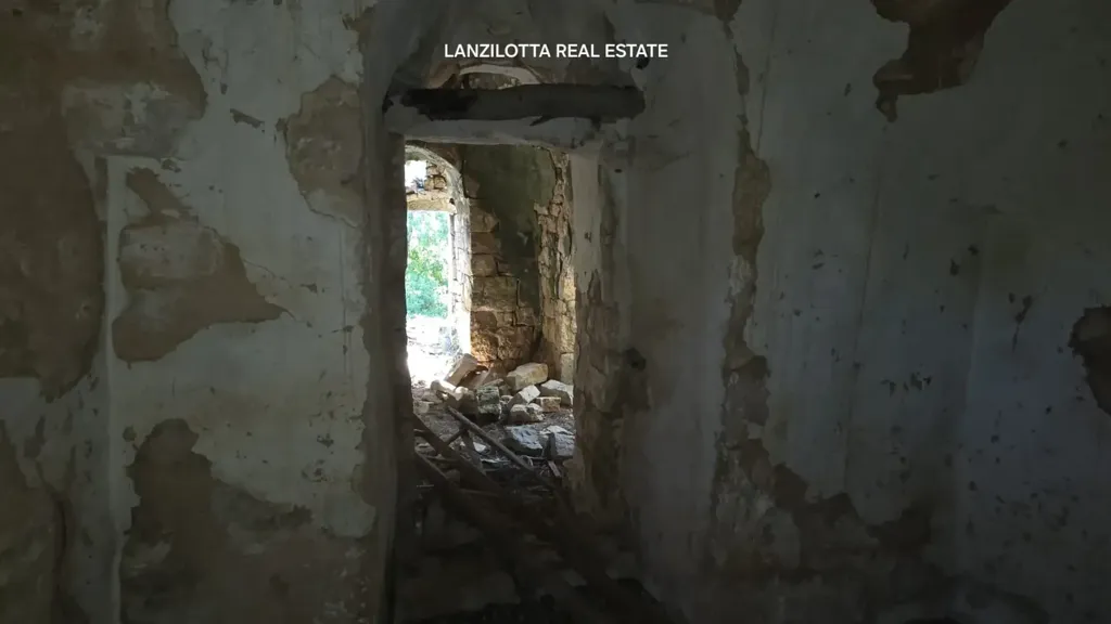 Pièces - Trullo Complex for Renovation in Cisternino