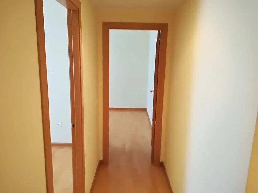 Hallway - Semi-New Flat with Terrace in El Rabal, Zaragoza