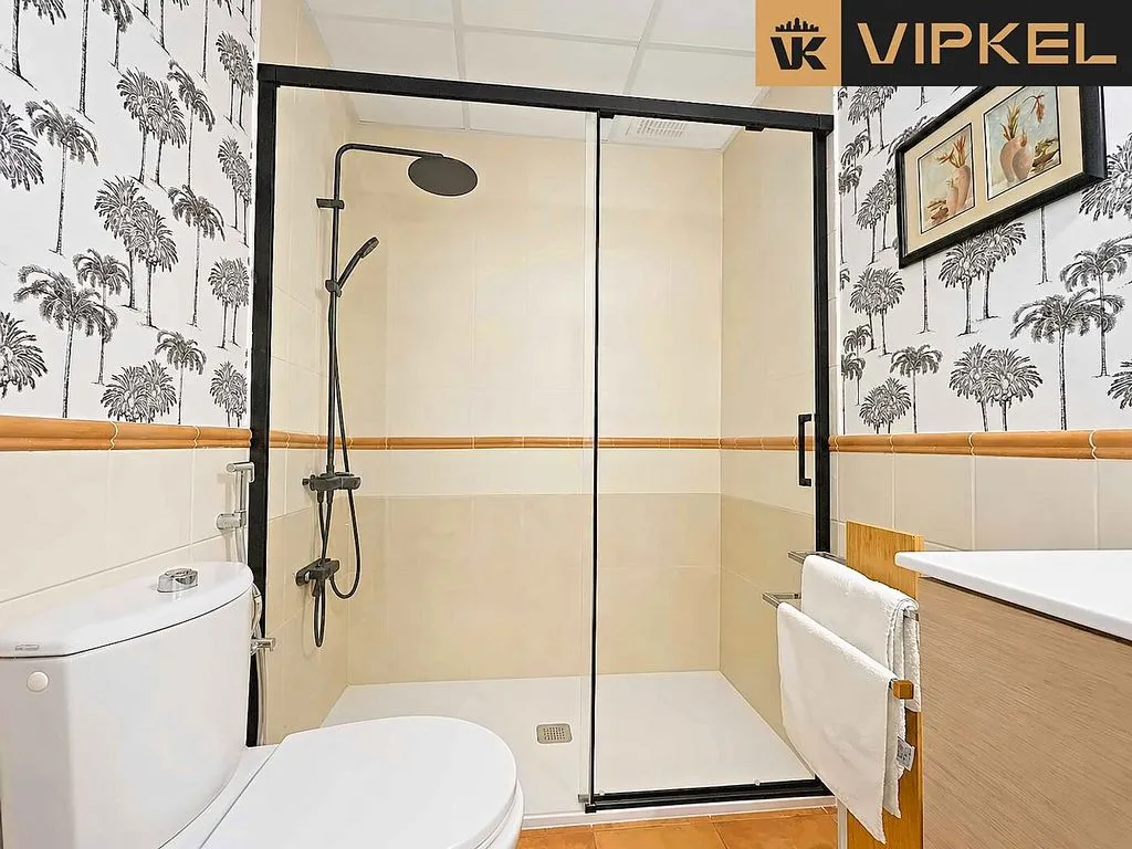 Bathrooms - Penthouse with Pool and Golf View in Novo Sancti Petri