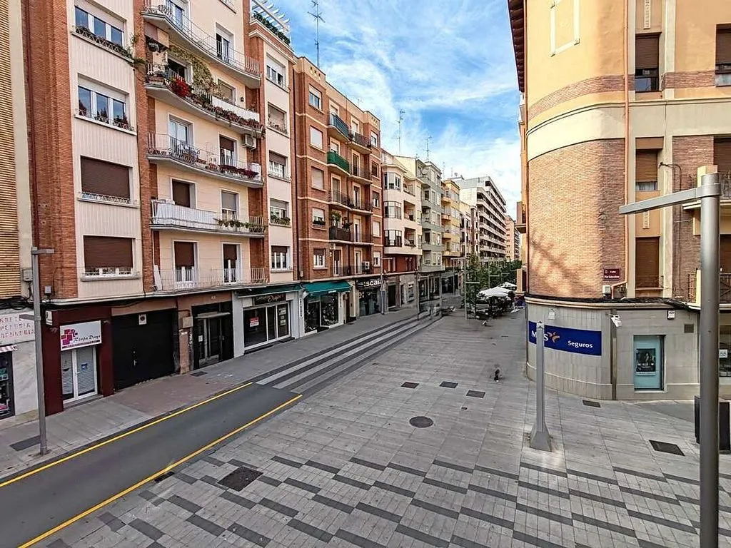 Extérieur - Reformed Apartment with Balcony in City Centre