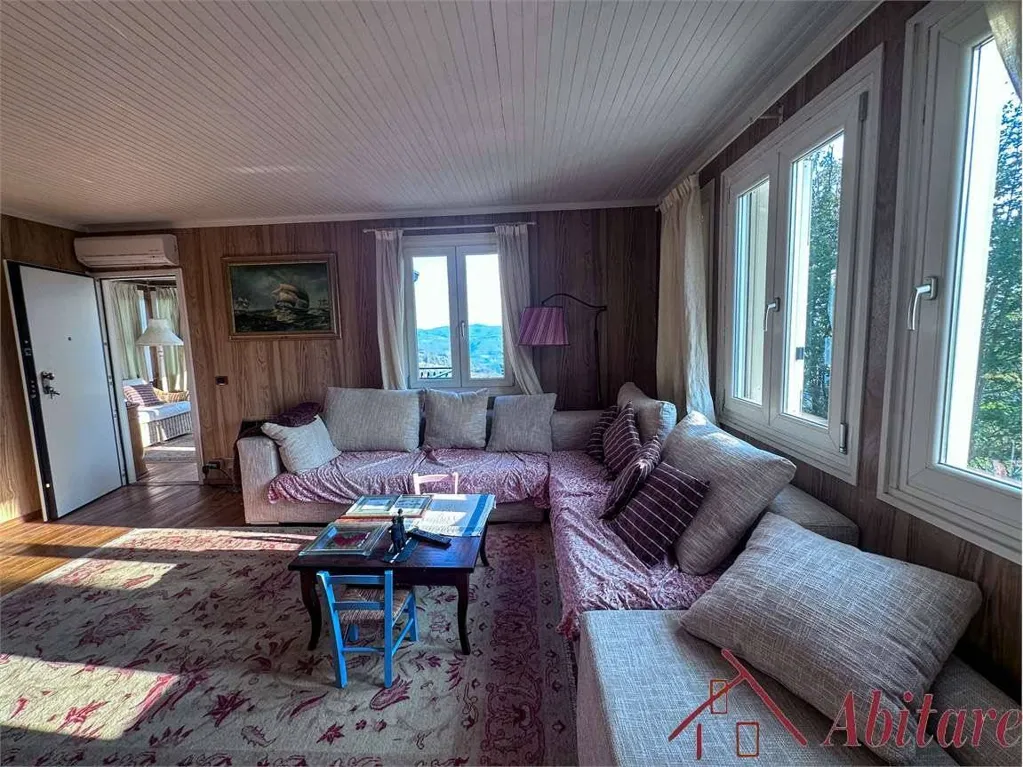 Séjour - Villa with Garden and Open Views in Borgomale